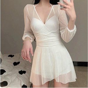 NWT! Gorgeous White Long Sleeve One-Piece Swimsuit With Cover Size Medium/Small
